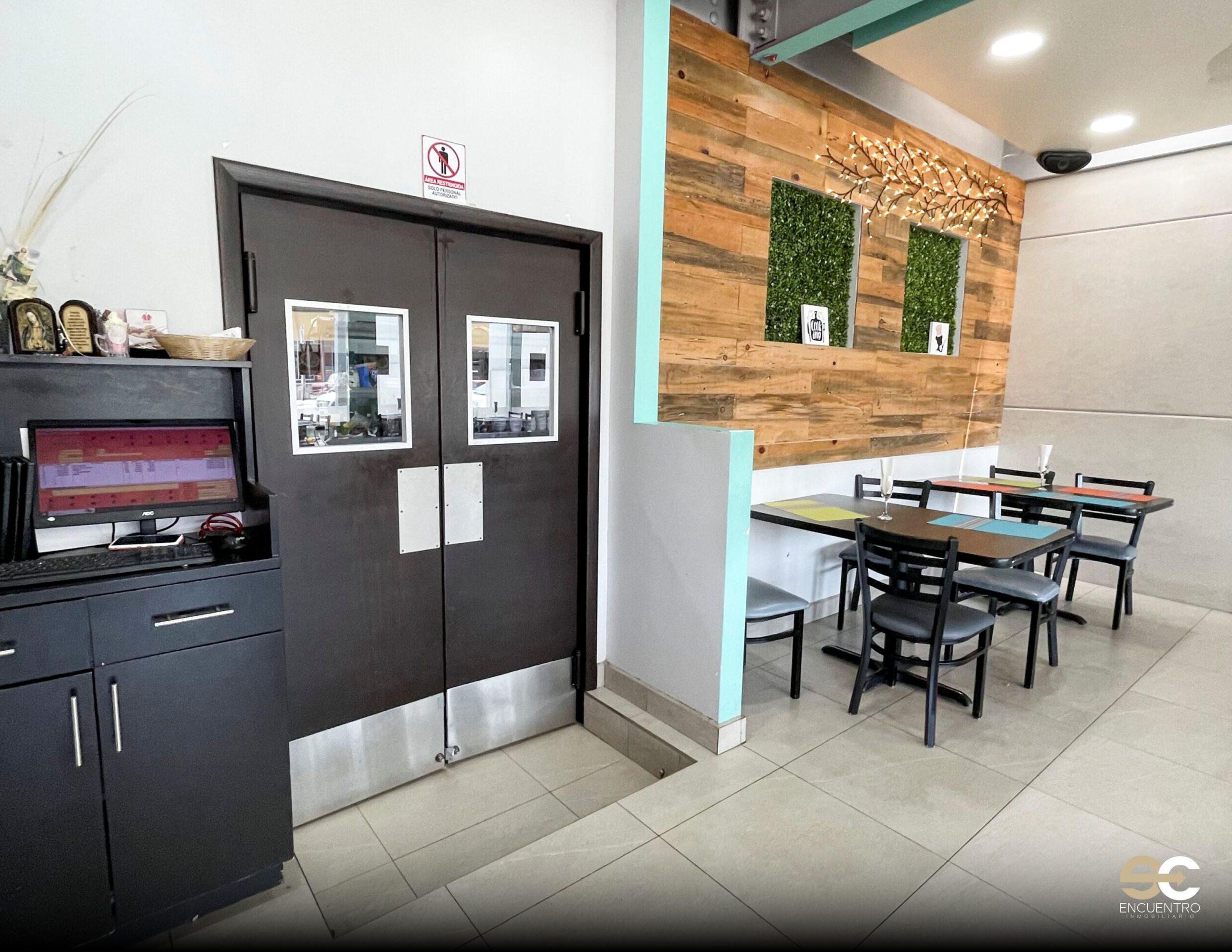 restaurante-en-agua-caliente-ec-inmobiliario10