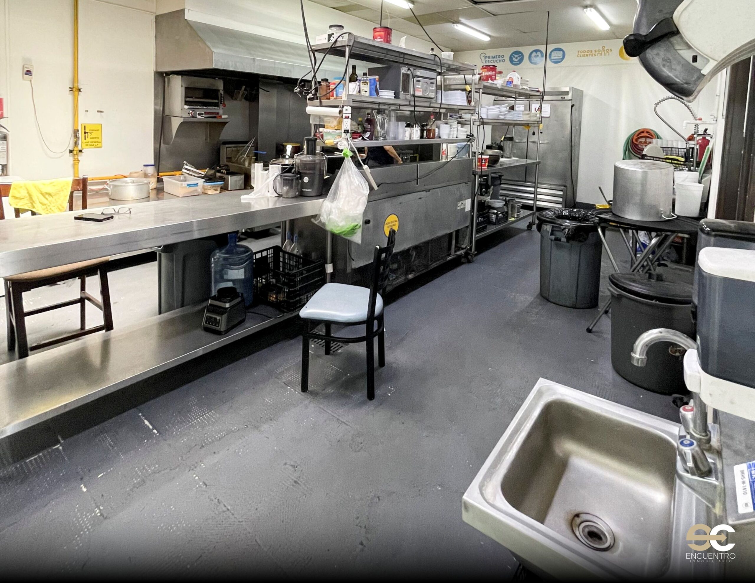 restaurante-en-agua-caliente-ec-inmobiliario11