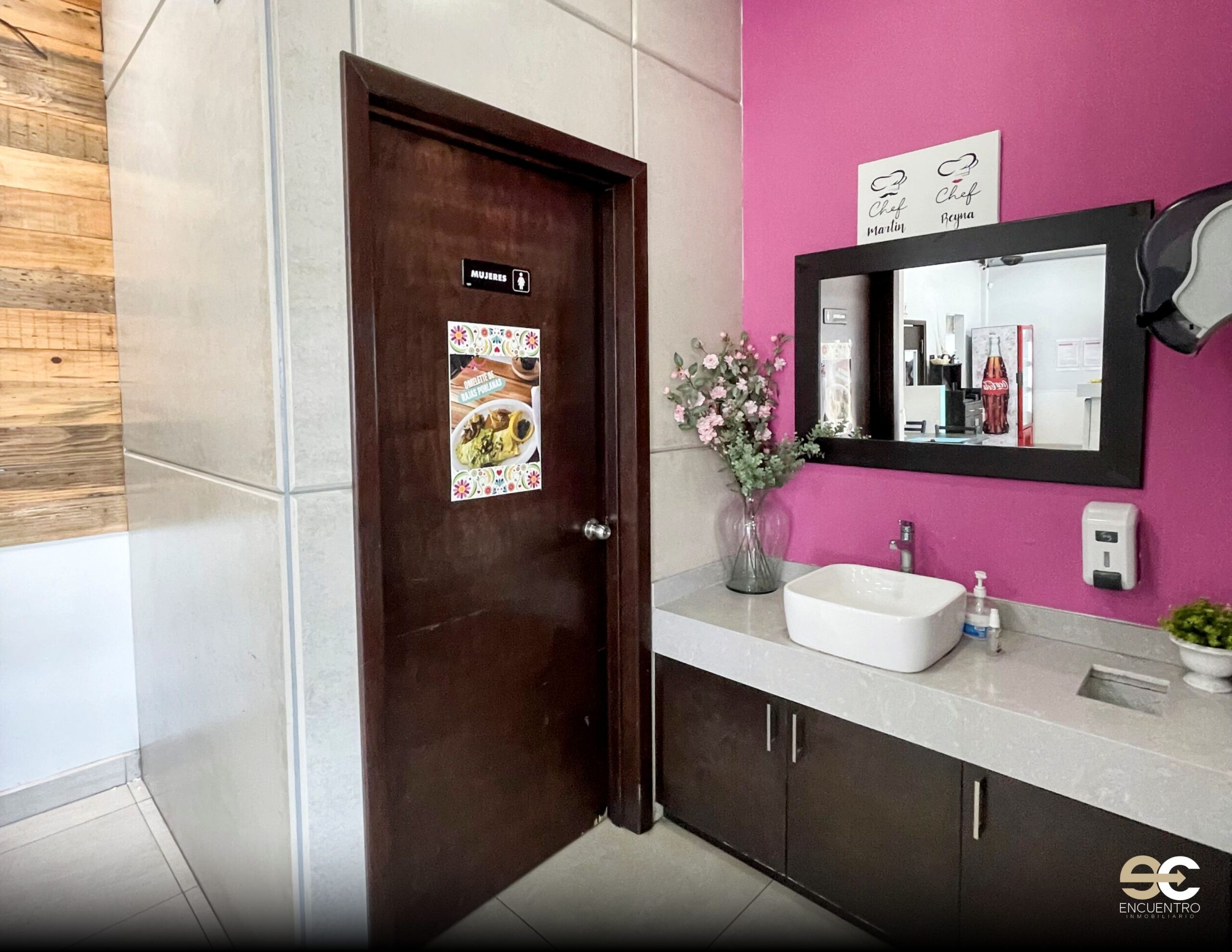 restaurante-en-agua-caliente-ec-inmobiliario12