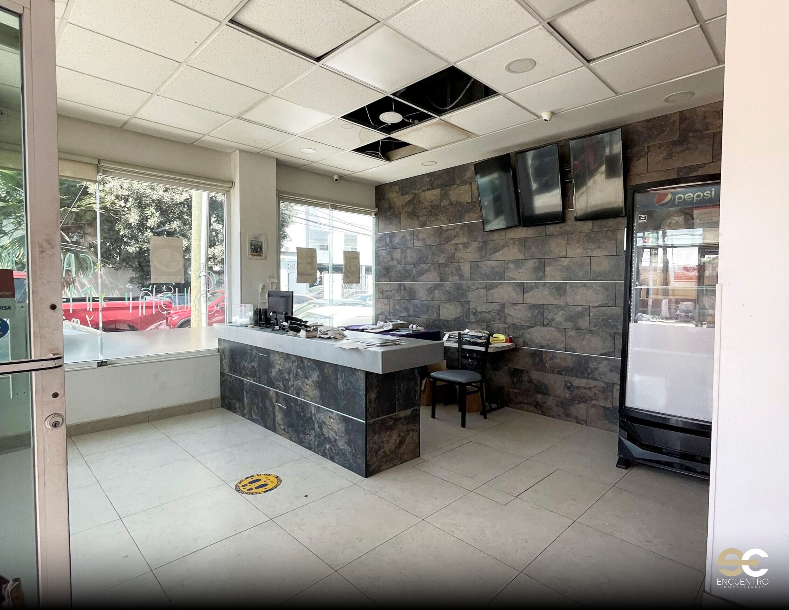 restaurante-en-agua-caliente-ec-inmobiliario6